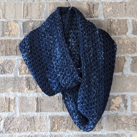 Handmade Chunky Double Knit Oversized Infinity Scarf Wrap Shades of Blue - Picture 1 of 5